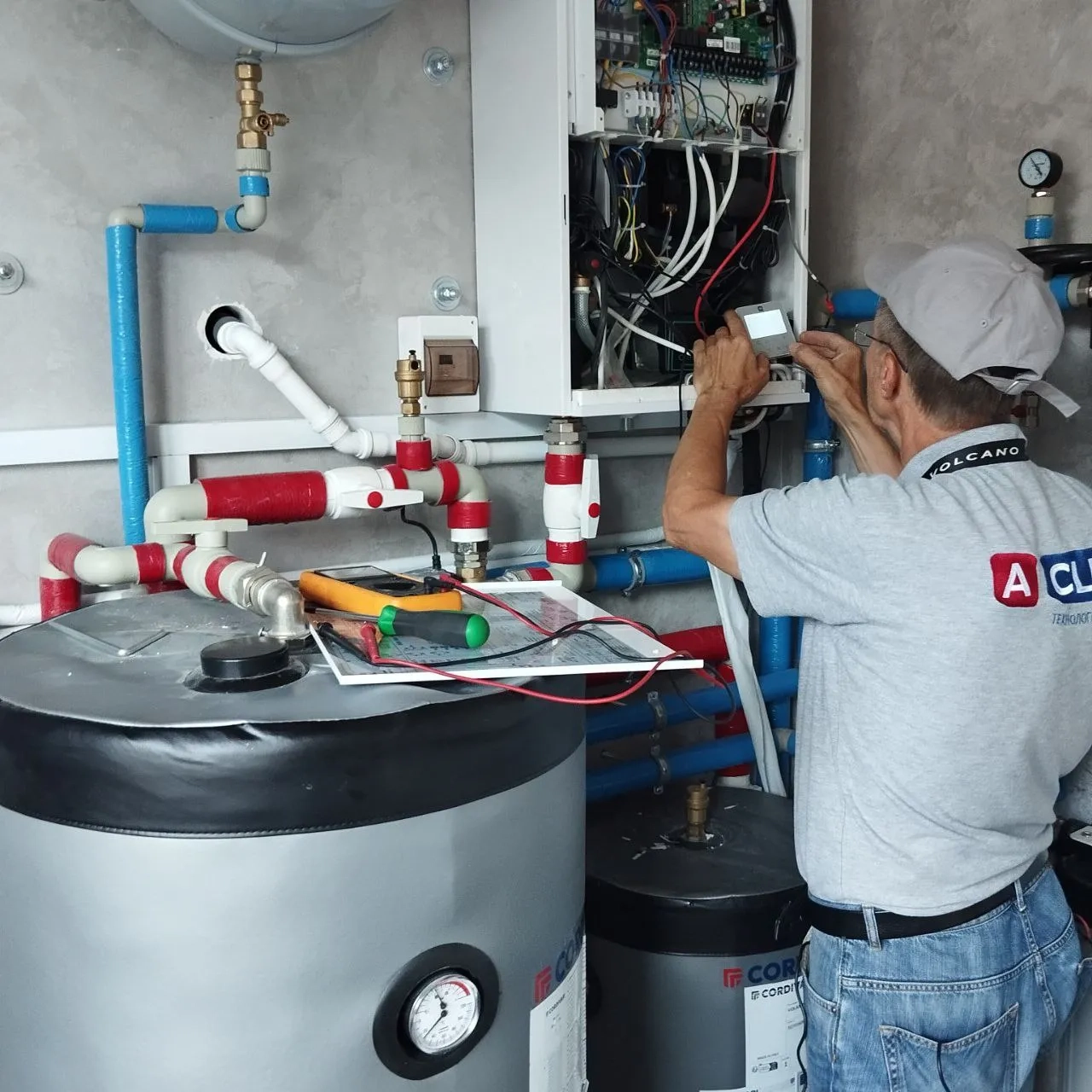 Detached dwelling with MyCond Split heat pumps BeeHeat series