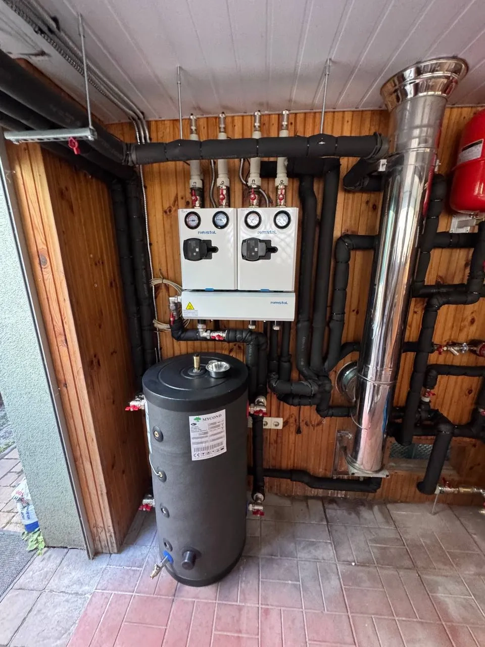 Family residence with MyCond Split heat pumps BeeSmart series