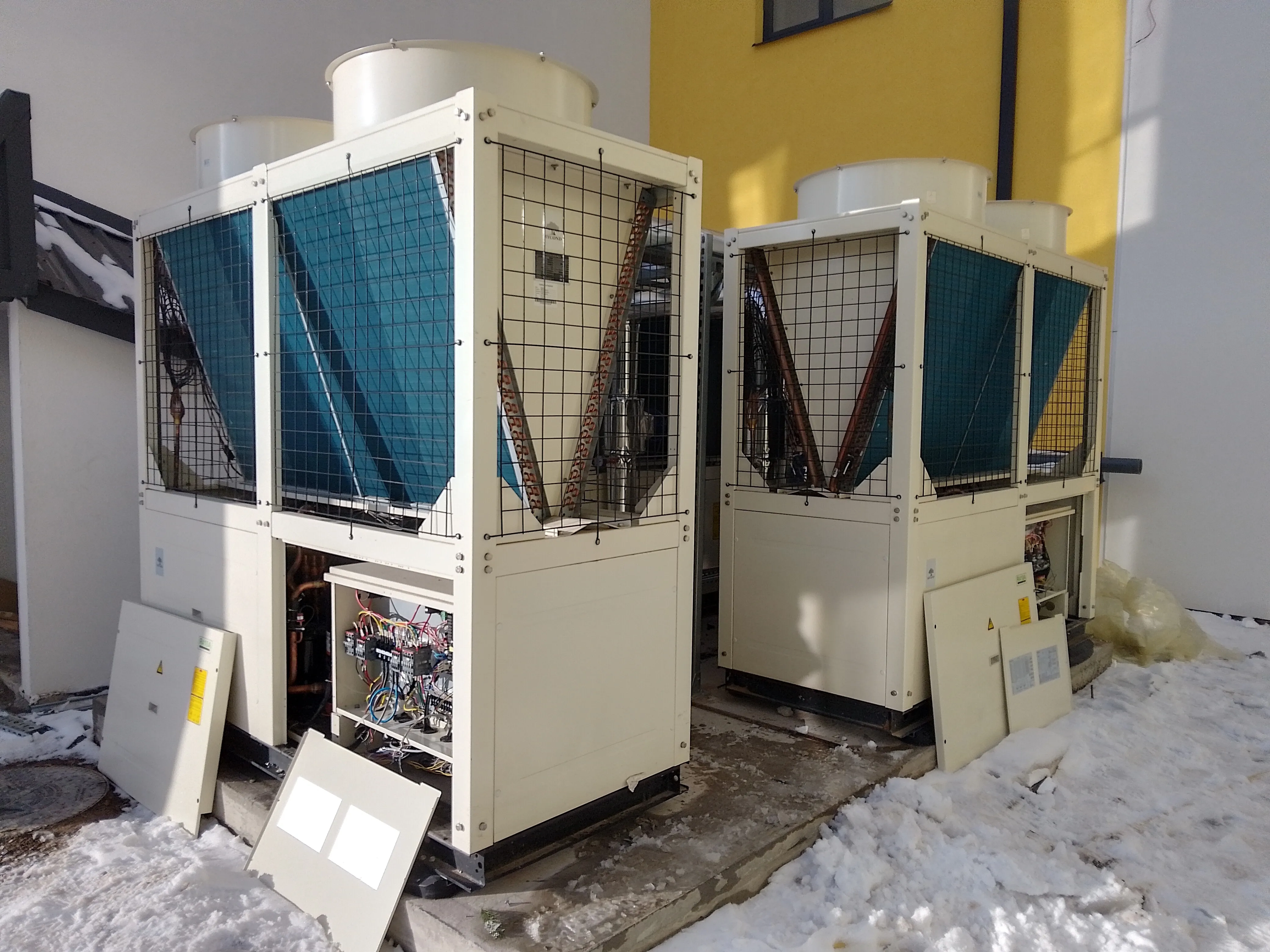 Commercial retail climate system powered by Mycond Modular Heat Pump