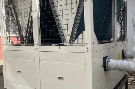Industrial facility with MyCond Modular heat pump STANDARD MCU