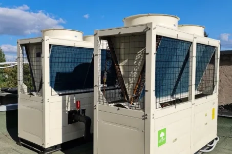 Production facility with MyCond Modular heat pump STANDARD MCU